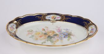 Vorlegeplatte, Meissen, Schwertermarke, 1850-1924, 1. Wahl, FF-Blumenmalerei in der Mitte und in de