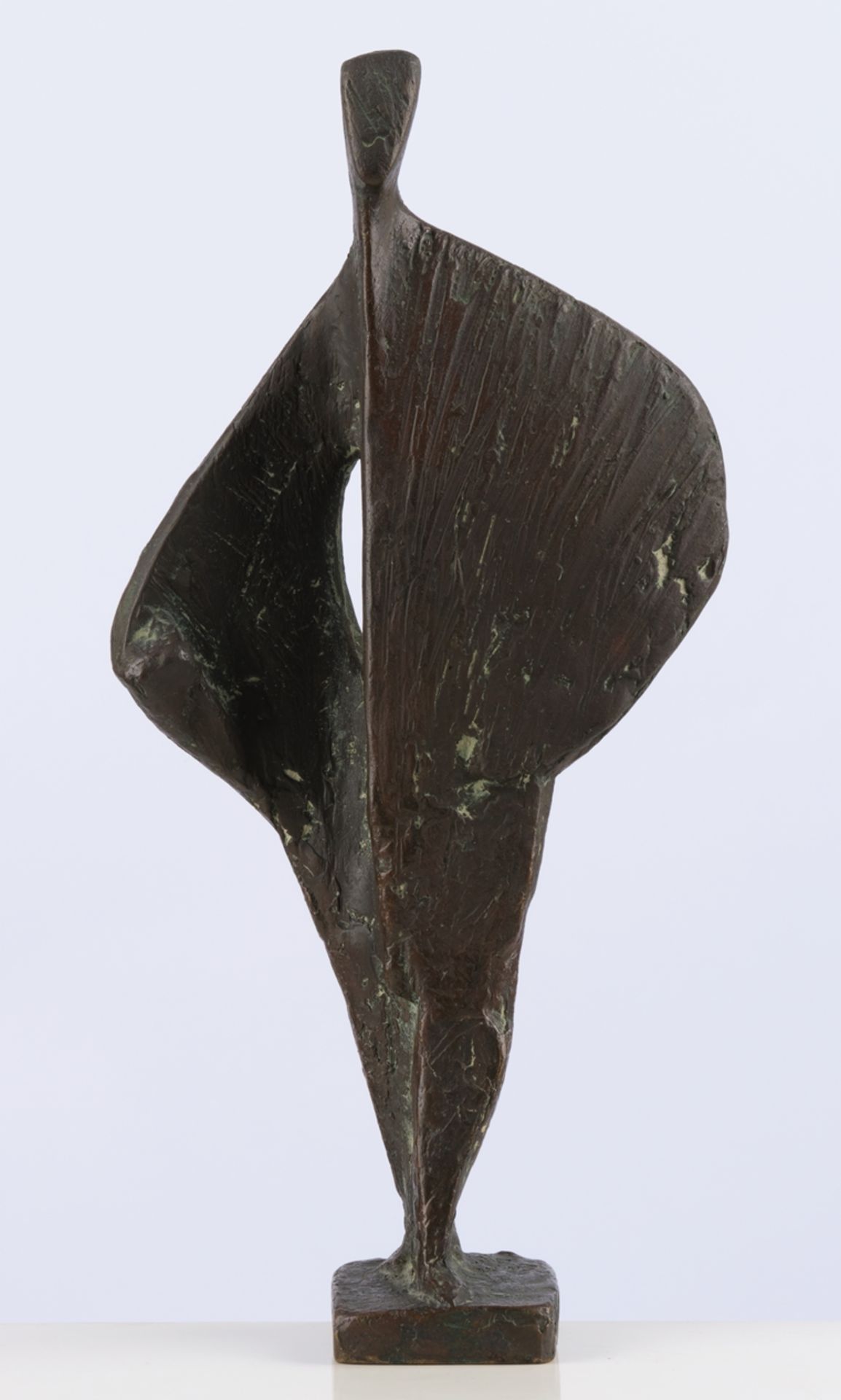 Bronze, braun patiniert, "Engel", unleserlich auf der Plinthe monogrammiert, 32.3 cm hoch