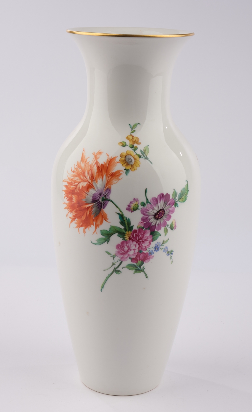 Balustervase, KPM Berlin, bunte Blumen und Falter, Goldrand, 39.5 cm hoch