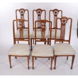 4 + 2 Stühle, England, um 1900, Mahagoni, Fadeneinlagen, durchbrochen gearbeitetes Lehndekor, Sitzp