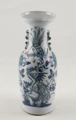 Balustervase, China, spätes 19. Jh., Porzellan, Blau-Weiß-Dekor mit Phönix zwischen Päonienblüten, 
