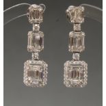 Paar Ohrgehänge, WG 750, Brillanten und Diamanten zus. ca. 2.42 ct., etwa tw/vvs-vs, 4 g