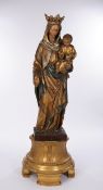 Skulptur, Holz geschnitzt, "Madonna mit Kind", Ende 19. Jh. (ca. 1870), 124 cm hoch, auf Holzsockel