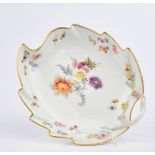 Blattschale, Meissen, Schwertermarke, 1850-1924, 1. Wahl, Asthenkel mit plastischen Blüten, Blumen