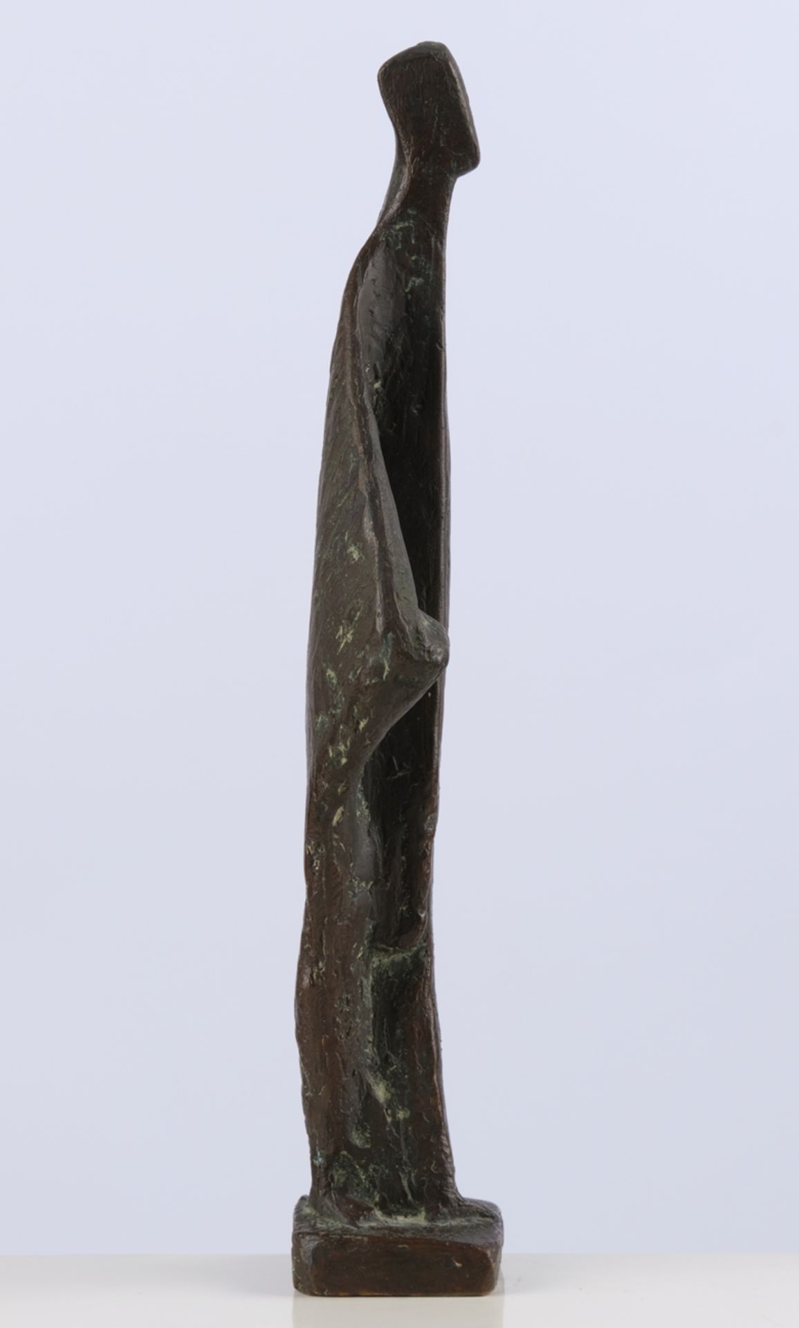 Bronze, braun patiniert, "Engel", unleserlich auf der Plinthe monogrammiert, 32.3 cm hoch - Bild 2 aus 5