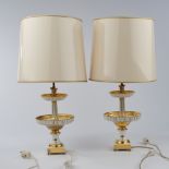 Paar Salonlampen, unter Verwendung von Porzellan-Etagèren, KPM Berlin, 1844-1847, aus dem preußisch