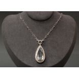 Collier, WG 750, tropfenförmig facettierter Aquamarin ca. 8.68 ct., Brillanten zus. ca. 0.94 ct., e