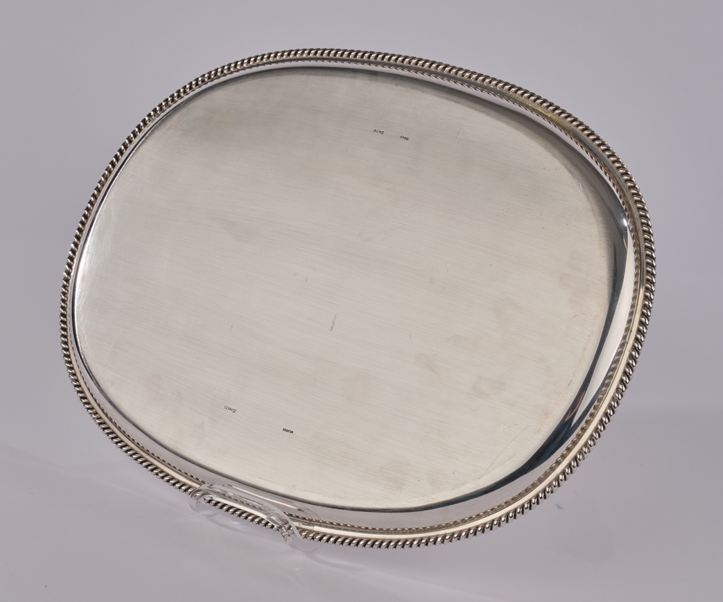 Platte, Silber 835, Wilkens, oval, Kordelrand, Spiegel mit gravierter Schiffabbildung und Widmung " - Image 2 of 2