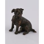 Wiener Bronze, patiniert, "Boxer", sitzender Hund mit eingesetzten Glasaugen, Gießermarke, 7 cm hoc