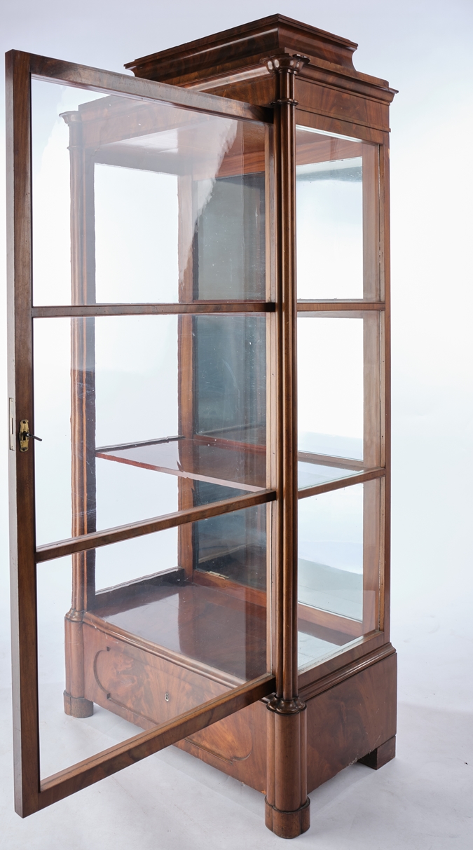 Display case, late Biedermeier, 19th century, mirror veneered mahogany, three-sided glazed corpus w - Image 2 of 4