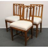 3 Stühle, Klassizismus, Holland um 1800, Esche geschnitzt, konische Beine, frontal kanneliert, gesc
