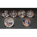 Konvolut 6 Teller, Japan, um 1900, Porzellan, Imari-Dekore, verschieden, 1x am Boden Vierzeichenmar