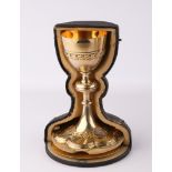 Messkelch und Patene, Silber 800, Tschechien, 1930er Jahre, vergoldet: Messkelch auf passigem Fuß m