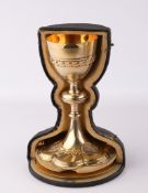 Messkelch und Patene, Silber 800, Tschechien, 1930er Jahre, vergoldet: Messkelch auf passigem Fuß m