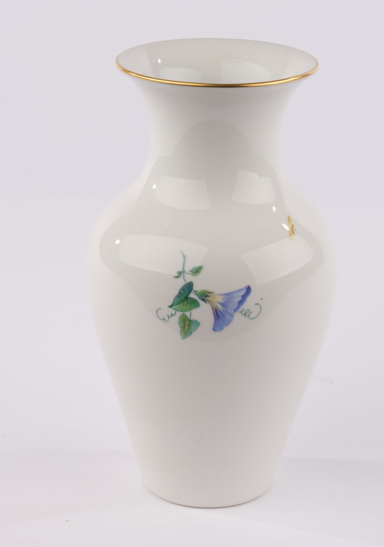 Vase, KPM Berlin, Form chinesische Vase, Dekor 36, bunte Blumen, Goldrand, 27.5 cm hoch - Image 2 of 3