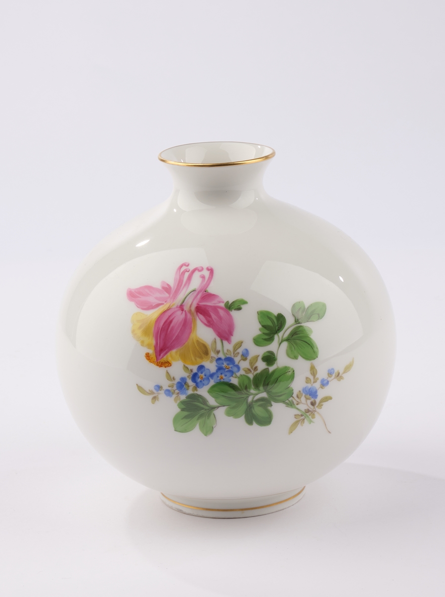 Vase, Meissen, Schwertermarke, 2. Wahl, kugelig, Blume 2, Goldrand, 16.5 cm hoch