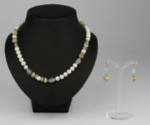 Kette und Paar Ohrstecker, Perlen, Natursteine, Silber 925, vergoldet, 48 cm