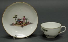 Tasse mit Untertasse, Meissen, Schwertermarke, um 1750, farbige Malerei mit Bauernszenen, bunte Blü