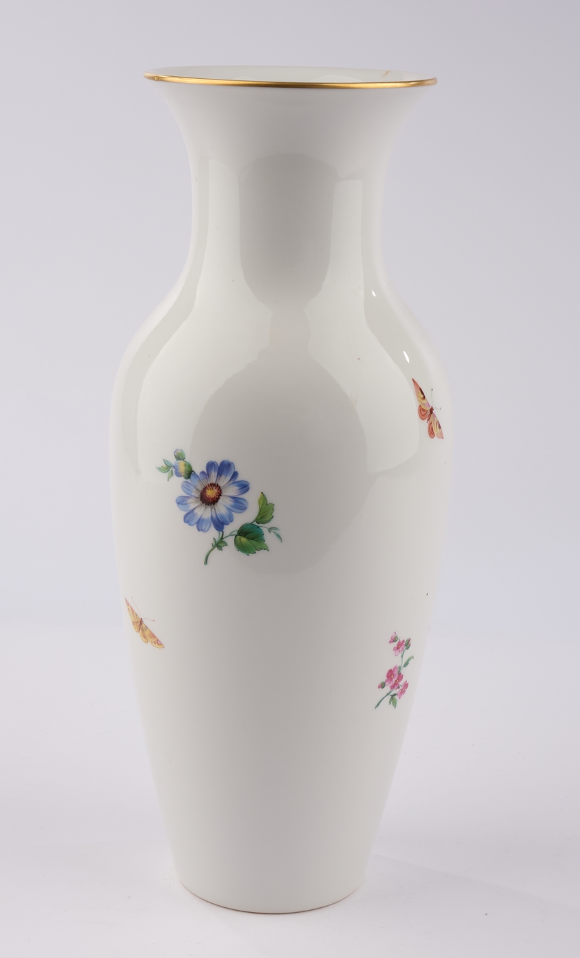 Balustervase, KPM Berlin, bunte Blumen und Falter, Goldrand, 39.5 cm hoch - Image 2 of 3