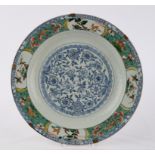 Großer Teller, China, Kangxi-Periode (1662-1722), Porzellan, Unterglasurblau- und famille verte-Dek