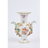Vase, Meissen, Schwertermarke, 1850-1924, 1. Wahl, plastische Blüten und Früchte, Blumenmalerei, zw