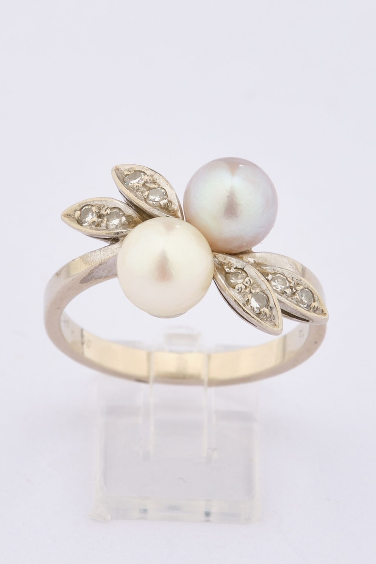 Ring, WG 585, 2 Perlen, Brillanten, in Blütenform, RM 18, 4.88 g