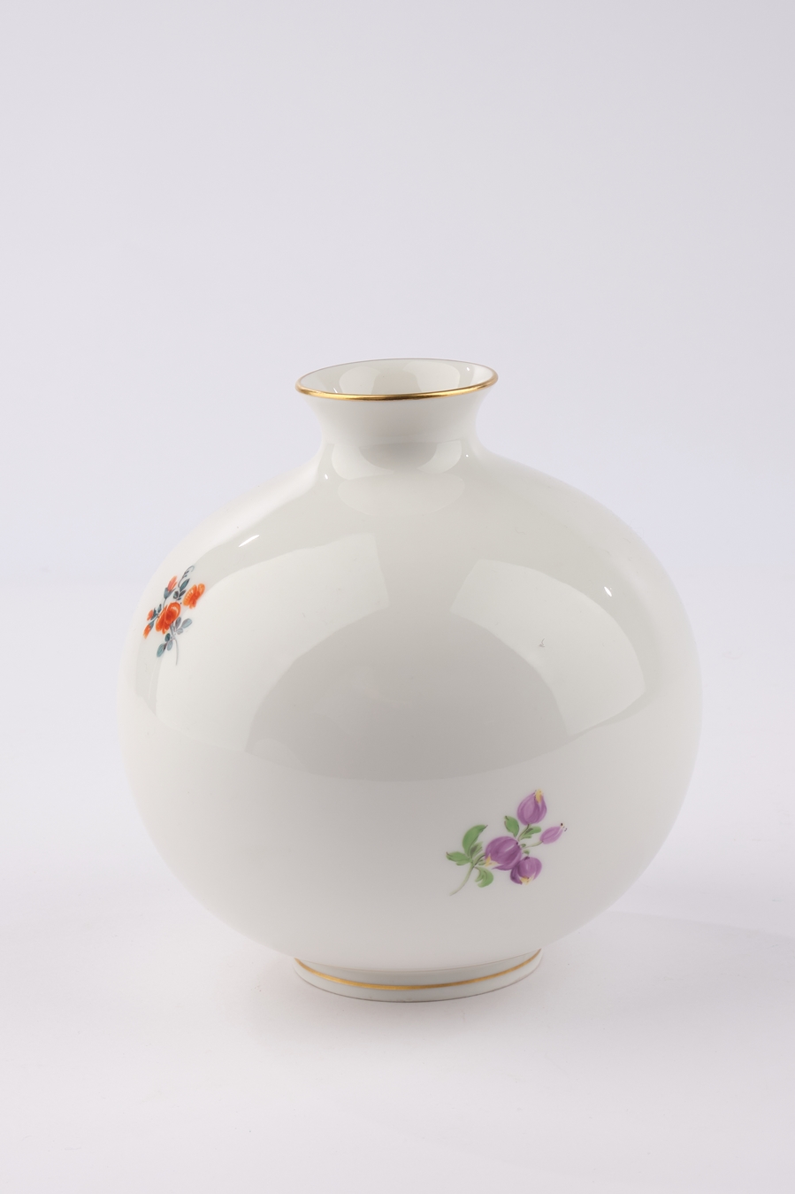 Vase, Meissen, Schwertermarke, 2. Wahl, kugelig, Blume 2, Goldrand, 16.5 cm hoch - Image 2 of 3
