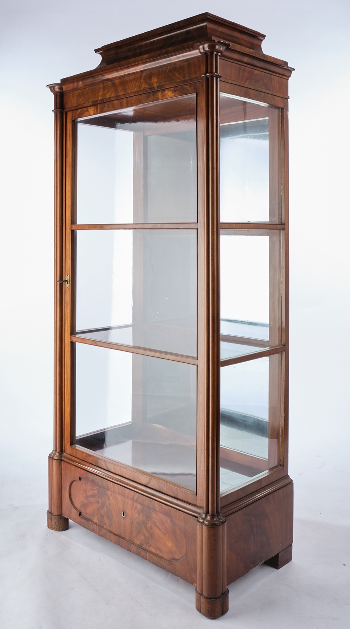 Display case, late Biedermeier, 19th century, mirror veneered mahogany, three-sided glazed corpus w