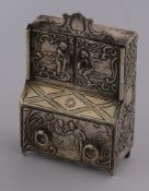 Miniatur Schreibschrank, Holland, Ende 19. Jh., Silber, getrieben und ziseliert, wohl aus älteren T