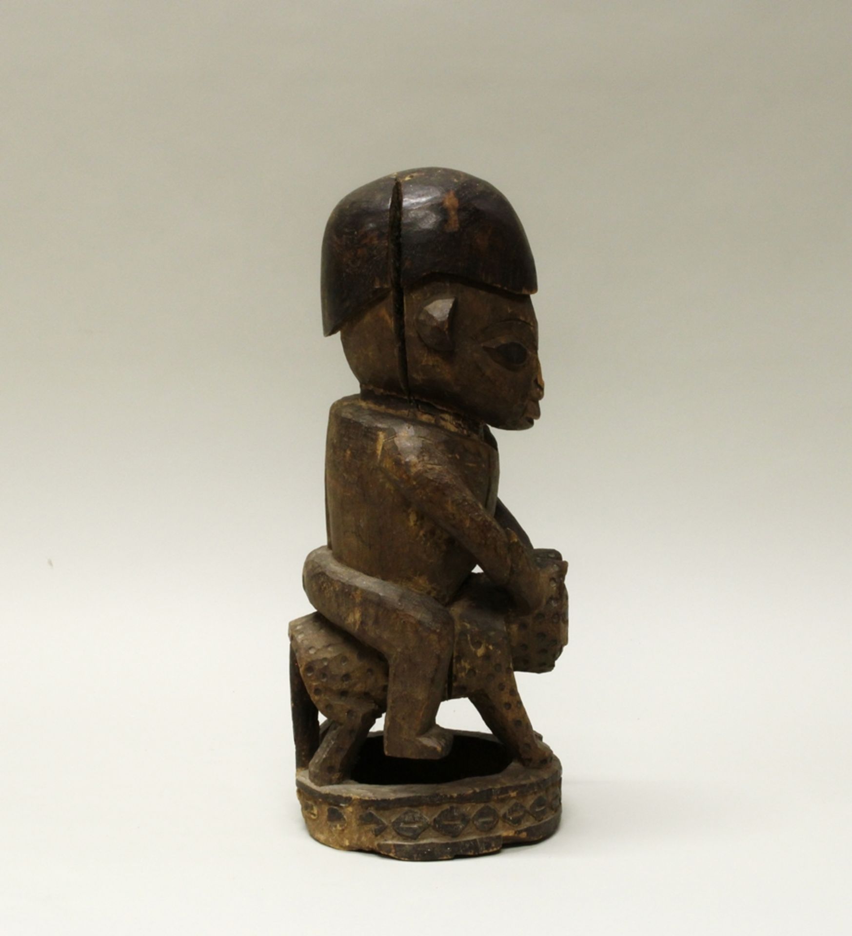 Figur, "Reiter", Kamerun, Afrika, authentisch, Holz, 47 cm hoch, hinten am Sockel Termitenfraß. - Bild 4 aus 5