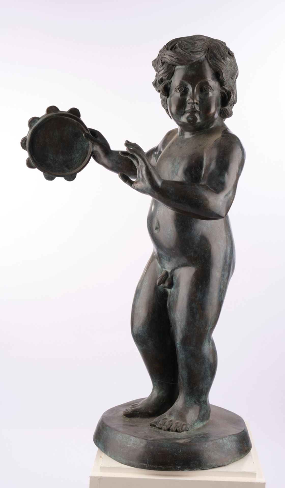 "Musizierender Putto", Bronze, 19./20. Jh., 78 cm hoch