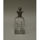 Karaffe, Silber 835, deutsch, Korpus aus farblosem Kristallglas, vierseitig eingezogen, Schliffdeko