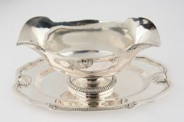 Saucière, Silber 800, Brüssel, Sturbelle Frères, Schiffchenform auf Unterteller, Muscheldekor, 11 x