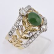 Ring, WG/GG 750, zentraler grüner Stein, Ringschiene mit Blattverzierung, 30 Diamantrosen, ca. 5 g