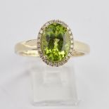 Ring, GG 585, Peridot ca. 2.65 ct., Brillanten zus. ca. 0.13 ct., etwa tw/si, RM 14