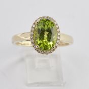 Ring, GG 585, Peridot ca. 2.65 ct., Brillanten zus. ca. 0.13 ct., etwa tw/si, RM 14