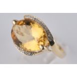 Ring, GG 585, oval facettierter Citrin, neun Brillanten, ca. 7.75 g, RM 19.5, ein Brillant fehlt