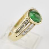 Ring, WG 750, Smaragd ca. 1.30 ct., Diamanten zus. ca. 0.60 ct., Baguetteschliff, ca. 6.5 g, RM 58