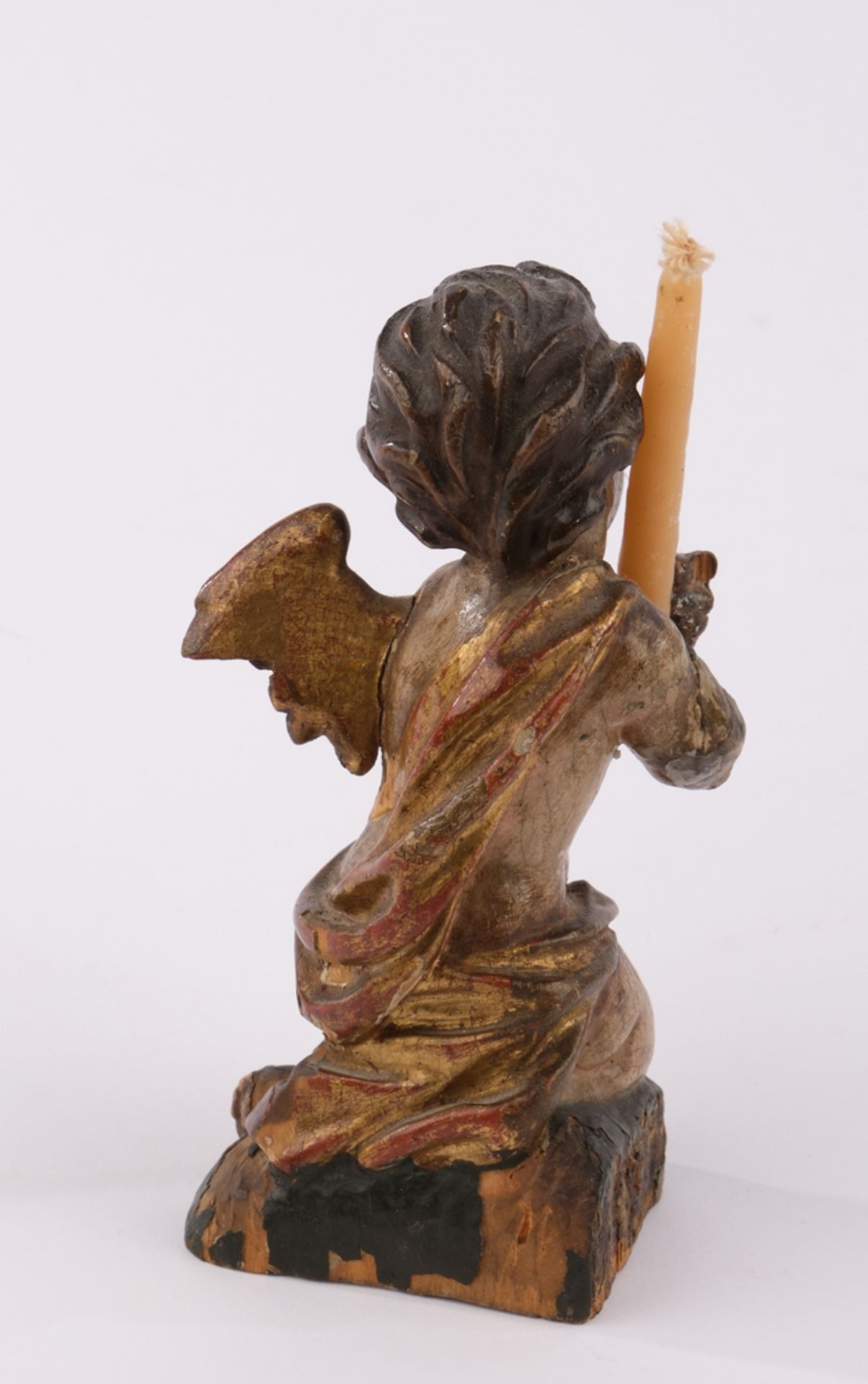 Geflügelter Putto, 18. Jh., Holz geschnitzt und polychrom gefasst, 12 cm hoch, Fehlstelle und Ergän - Image 2 of 2