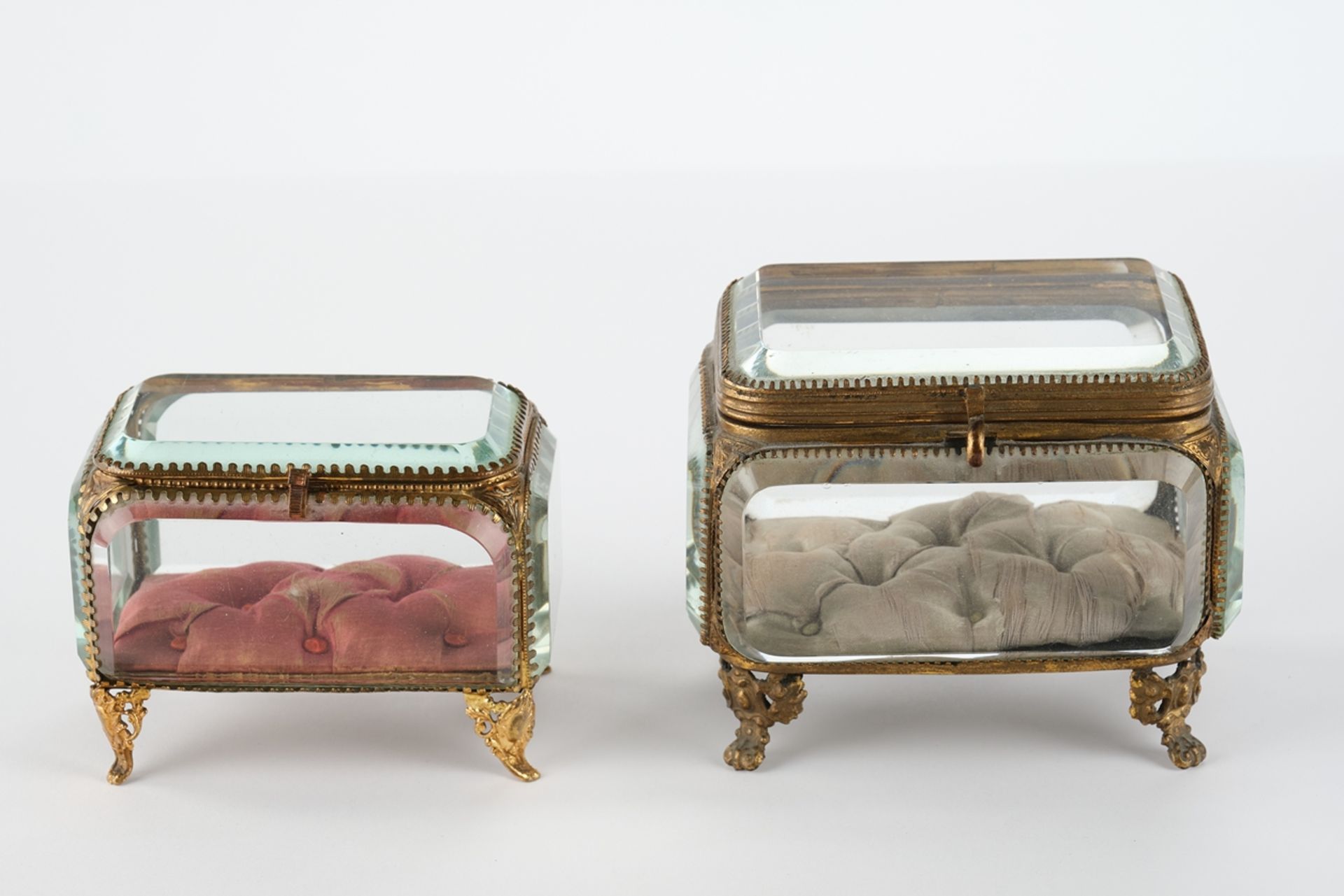 2 Glasschatullen, um 1900, Metall, Glas, verschieden, 9.5-11.5 cm hoch, Altersspuren