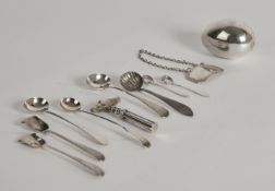Konvolut 11 Teile, Silber, meist England: 8 Löffelchen, Etikett "Gin", Korkenzieher, Ei (geschwert)
