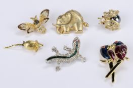 Konvolut Broschen, Modeschmuck, Papagei, Schmetterling, Maus, Elefant, Eidechse, Marienkäfer