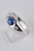 Bandring, WG 750, Saphir-Cabochon und zwei Brillanten je ca. 0.10 ct., ca. 6 g, RM 15