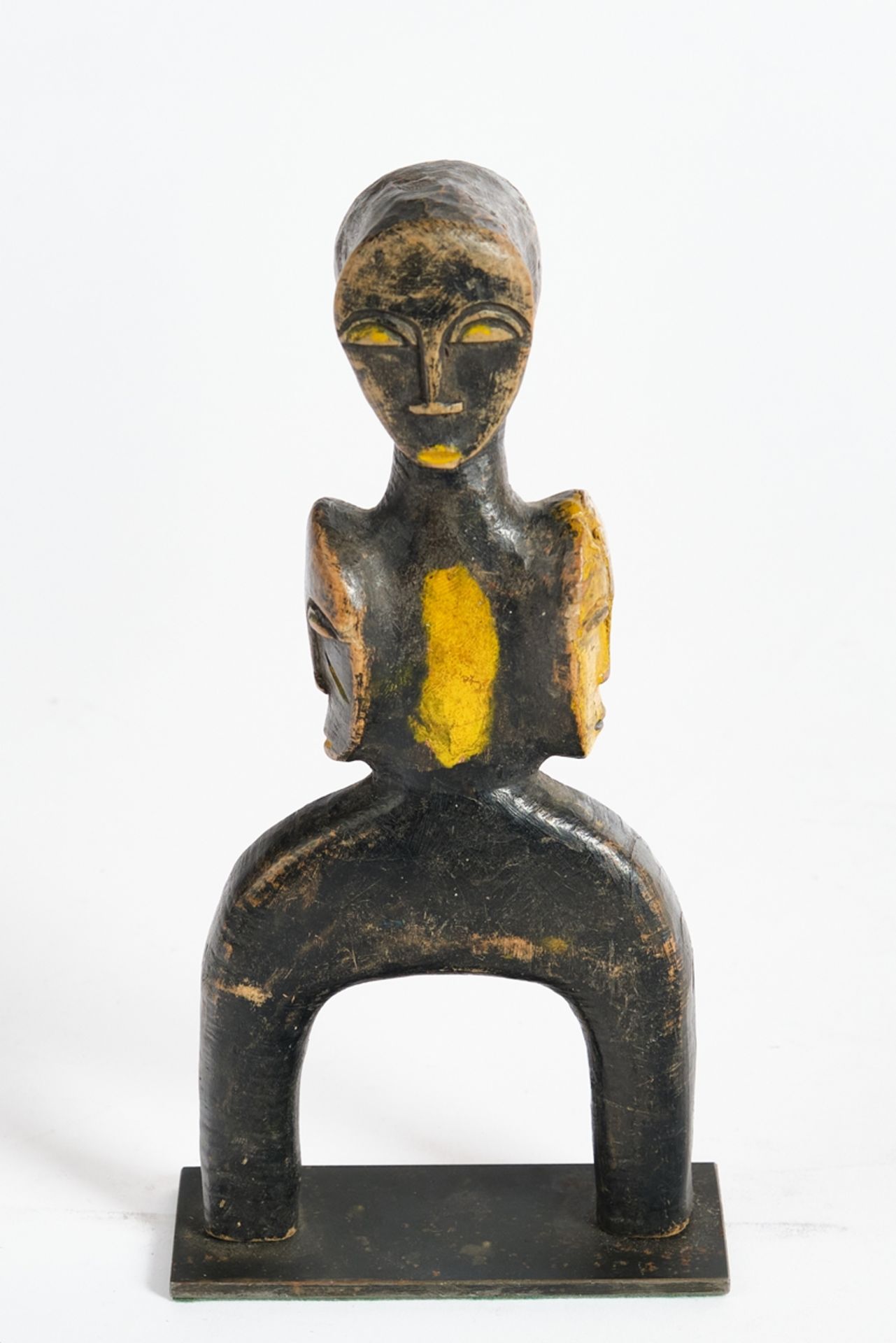 Webrollenhalter, Afrika, Holz, teils gelbe Farbe, figural mit vier Gesichtern, 17 cm hoch, gesockel