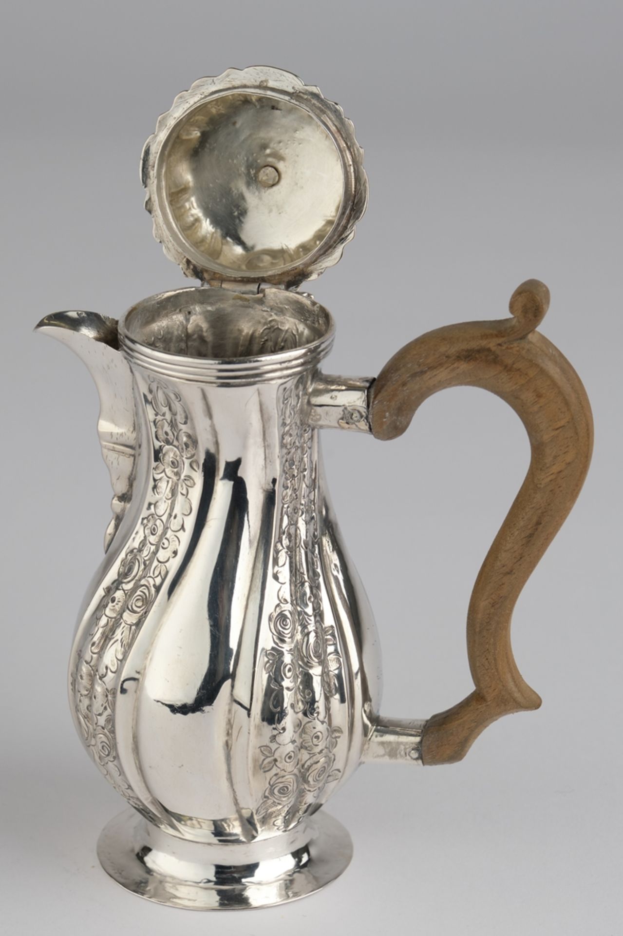 Mokkakanne, Silber, Augsburg, 1749-1751, Johann Georg Klosse, birnförmiger Korpus mit gedrehten Züg - Bild 2 aus 4