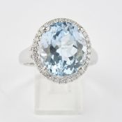 Ring, WG 750, Topas ca. 7.20 ct., 32 Brillanten zus. ca. 0.25 ct., etwa w/si, RM 15.5