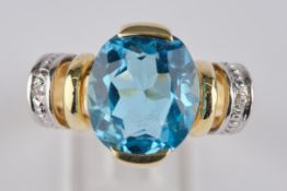 Ring, GG/WG 585, oval facettierter Blautopas, seitlich je ein winziger Brillant in WG gefasst, ca. 