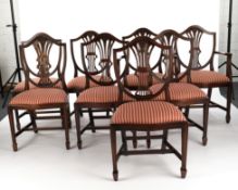 Satz von 8 Stühlen im Hepplewhite-Stil, England, 20. Jh., Mahagoni, davon zwei Armlehnstühle, rot-c