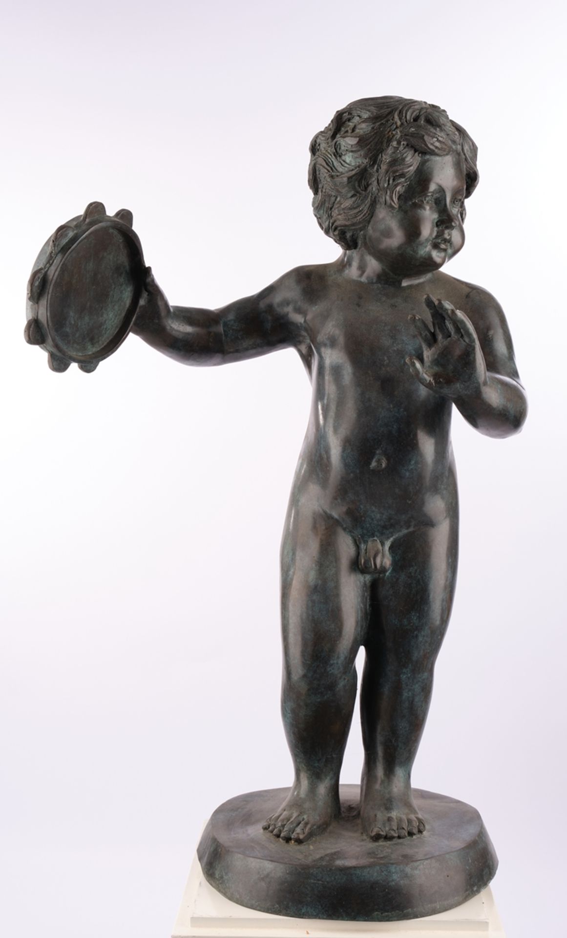 "Musizierender Putto", Bronze, 19./20. Jh., 78 cm hoch - Image 2 of 4