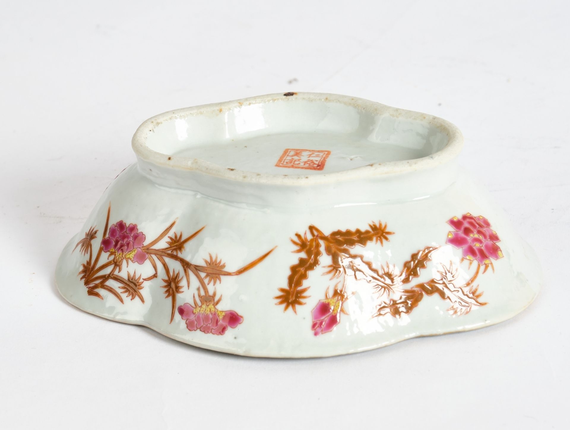 Schale, Porzellan, China, späte Qing-Zeit, farbiger Emaildekor mit Blütenzweigen, Boden mit gestemp - Bild 2 aus 2